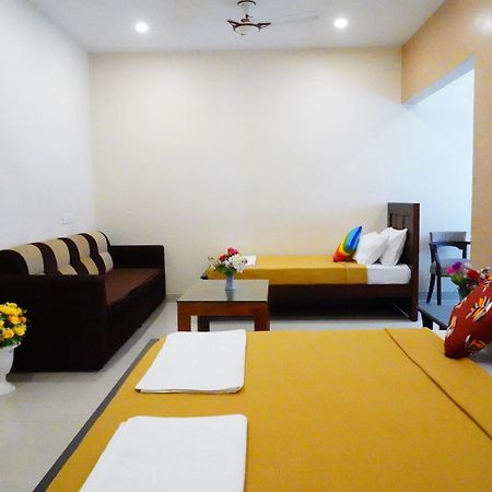 Hotel Vinayagam Residency à Arcot Extérieur photo