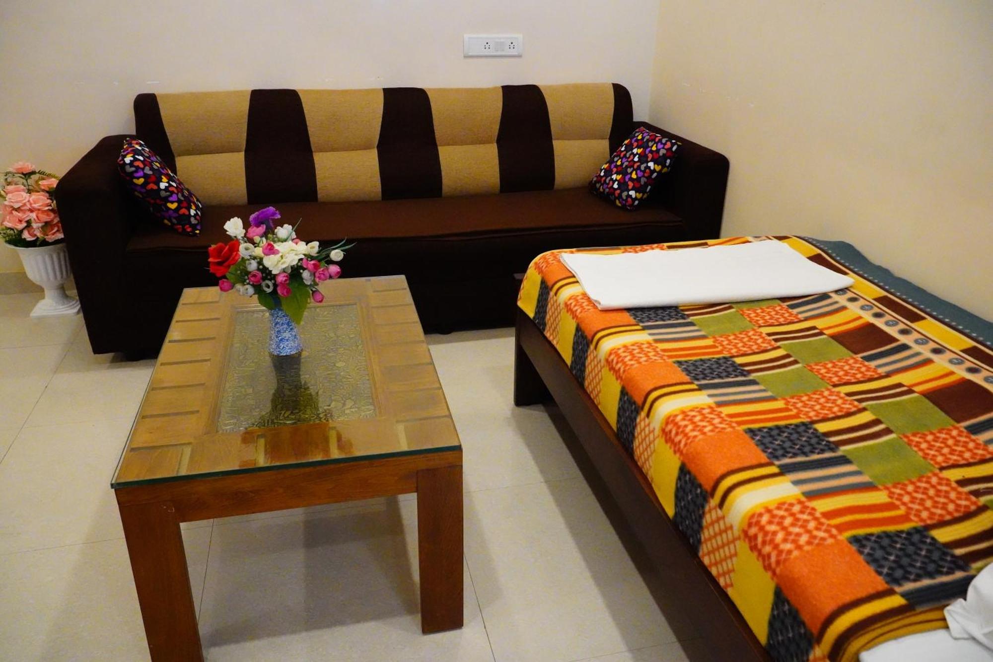 Hotel Vinayagam Residency à Arcot Extérieur photo