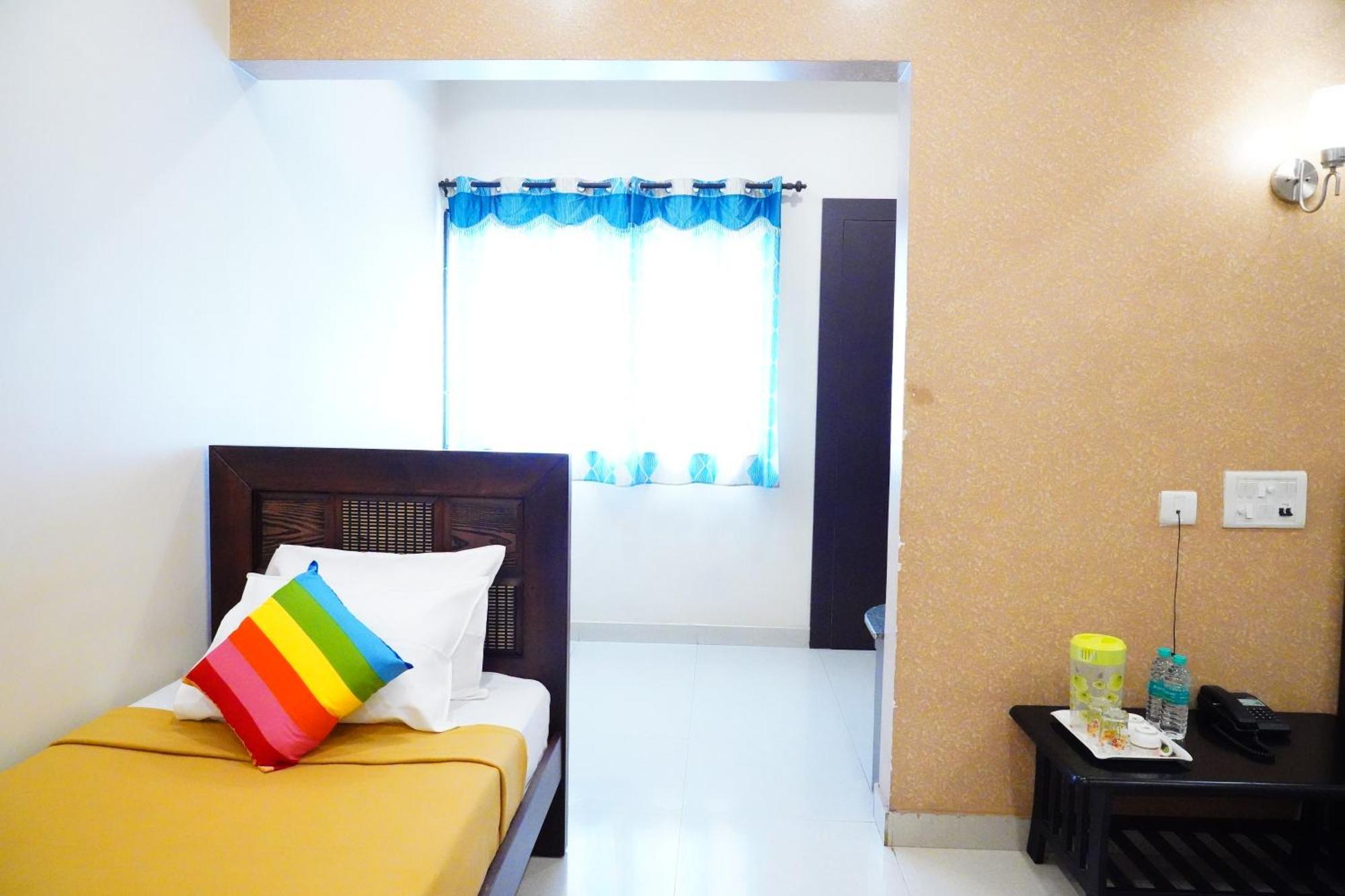 Hotel Vinayagam Residency à Arcot Extérieur photo